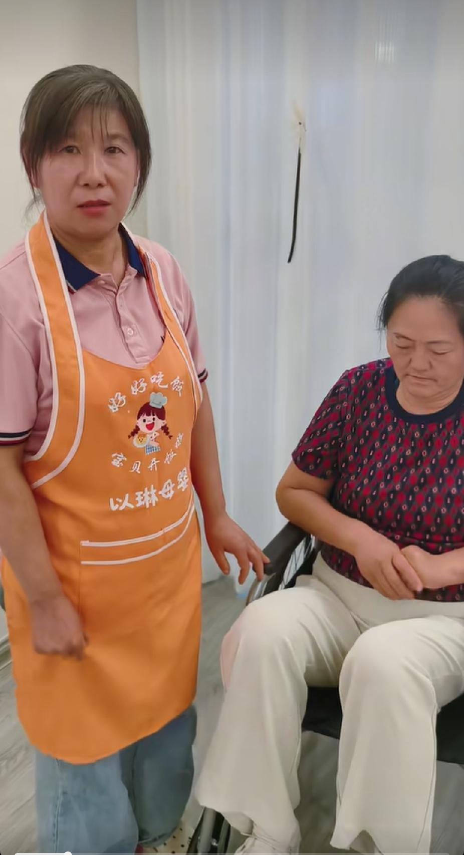 雇主突然走进房间，叫住新来的保姆阿姨，说要给保姆阿姨订4条规矩，听完雇主说的4条