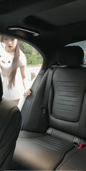 司机也是个直男，都上车了，捎她一段路又何妨……
0717，尾号谐音的确不错，是个