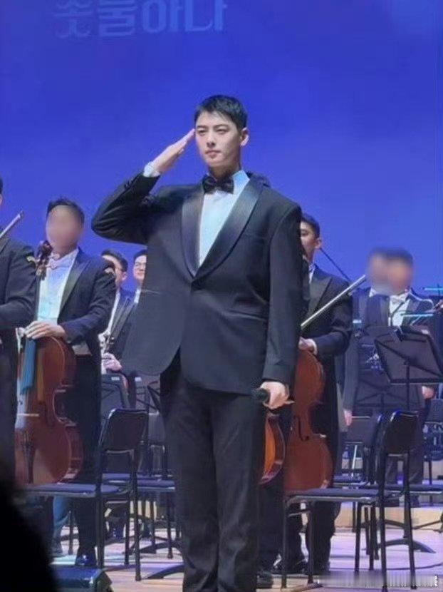 车银优逃税风波后首现身 车银优逃税风波后首现身，这是什么表演吗？车银优风波后首露