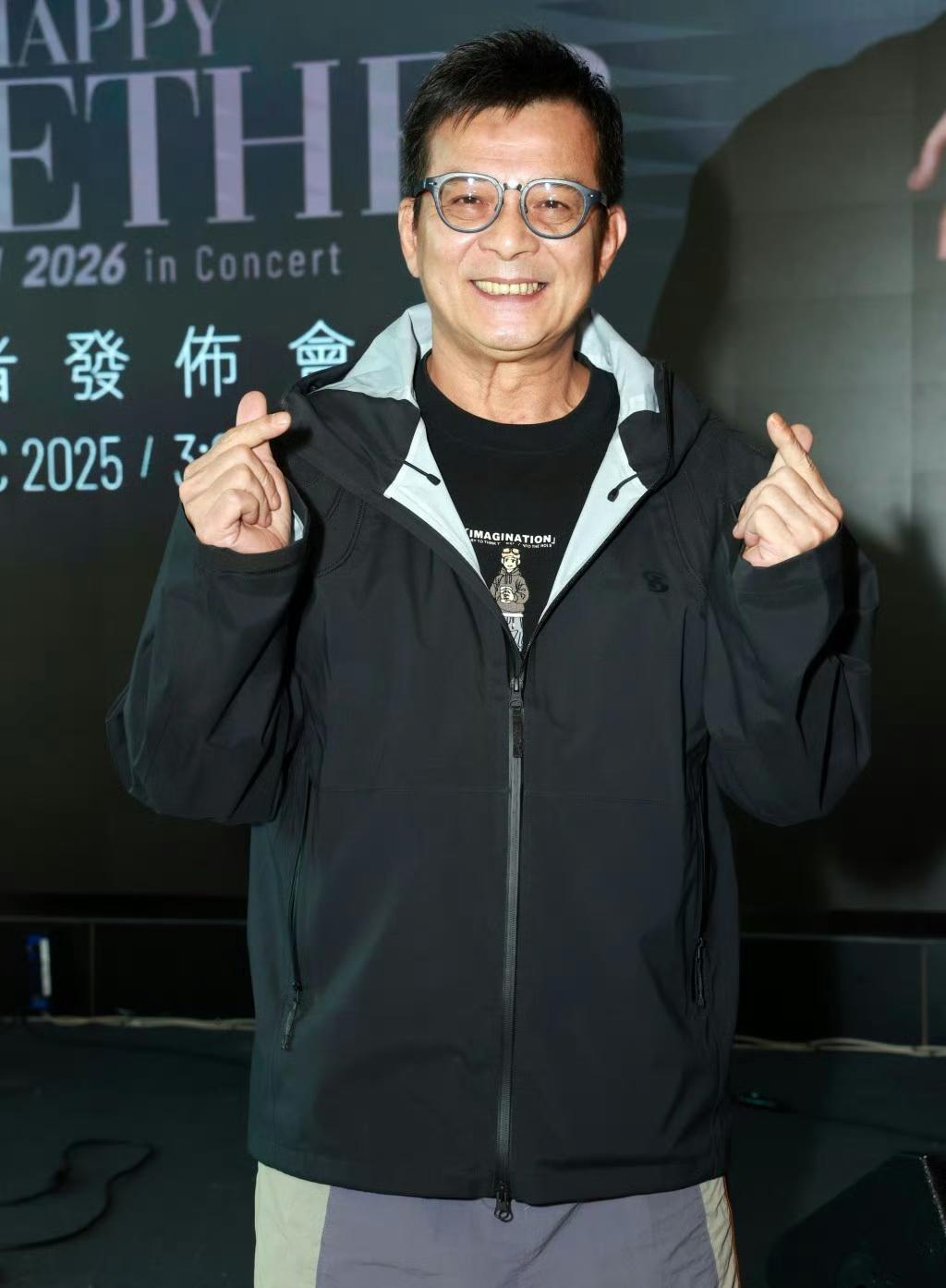 64岁的黄日华，曾是TVB“五虎将”之一，《射雕英雄传》《天龙八部》等经典角色深