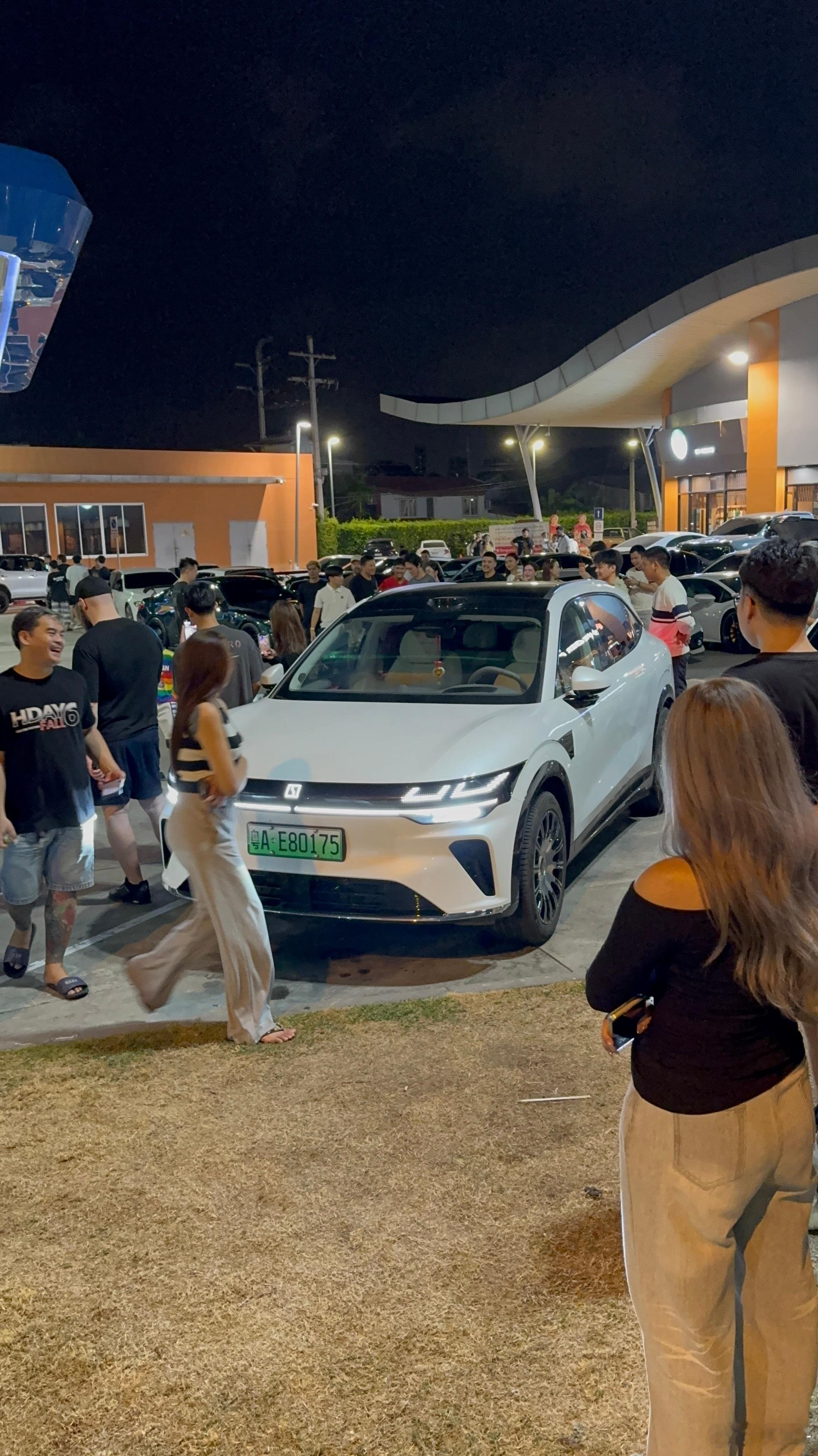 人生高光moment➕1！！！！昨天听说曼谷晚上有改装车聚，连肝10小时从清莱直