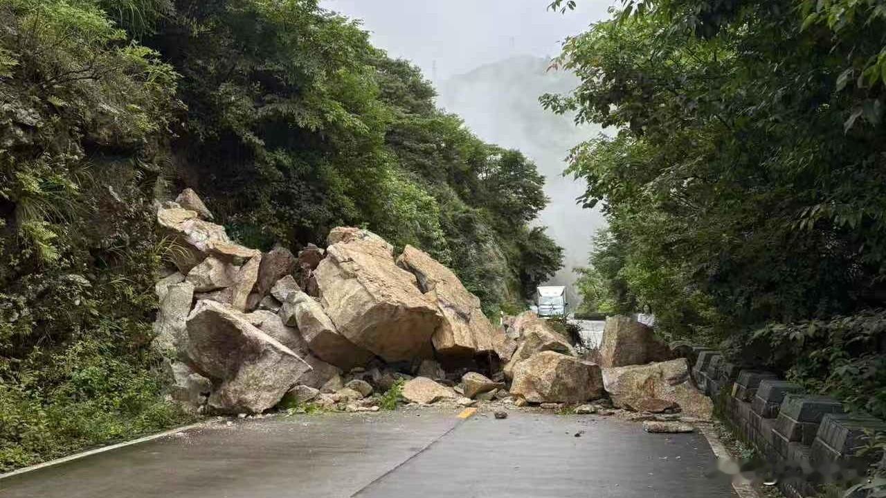 避开塌方绕路还得50公里，大神有最快的办法通过吗？