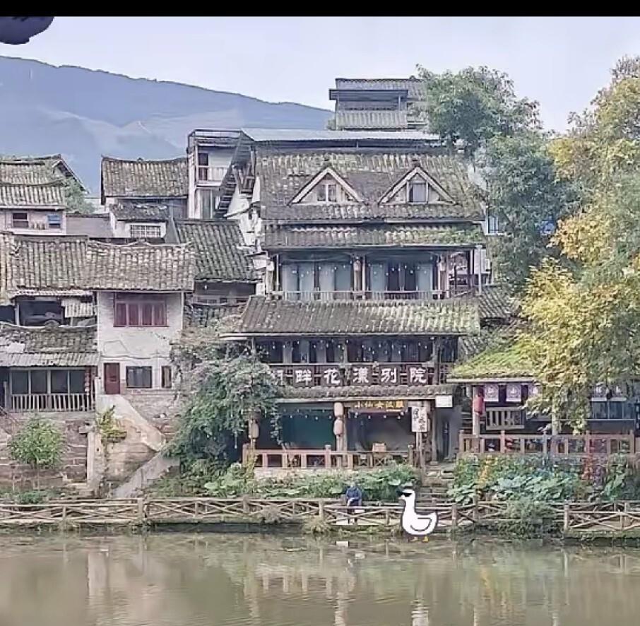 成都，一男子签字跟爹妈断亲，不再往来，32年后双亲走了，留两套锦江边老房值550
