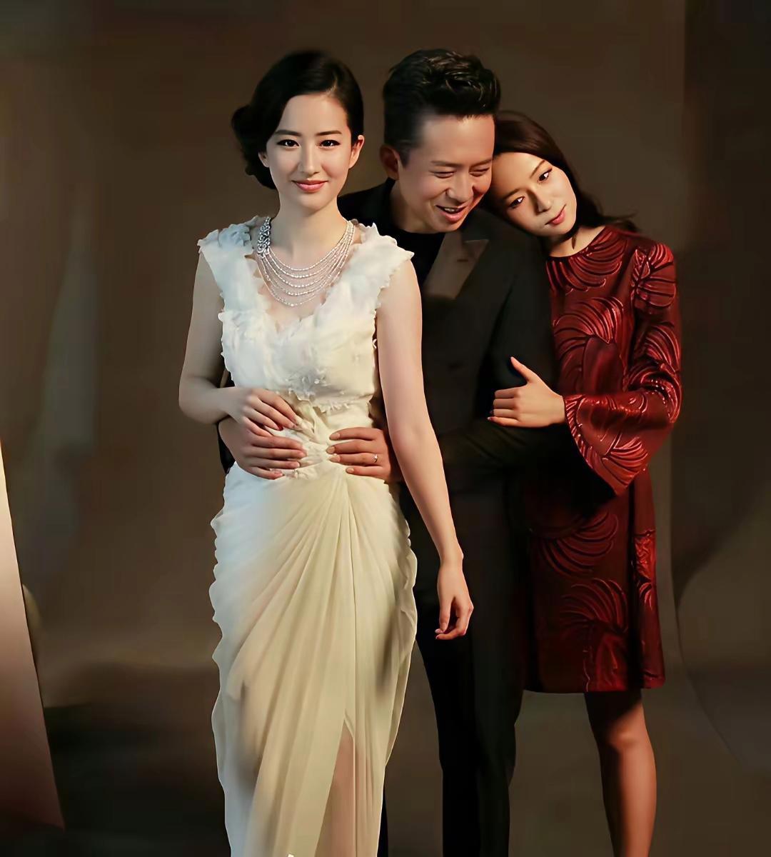 合理怀疑刘亦菲是不是有什么把柄在邓超手里，神仙姐姐怎么会同意拍这种照片 