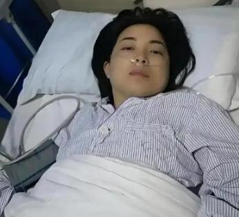 江西一名24岁女子因并发症不幸离世。丧事办妥后，曾为她垫付30万元治疗费的未婚夫
