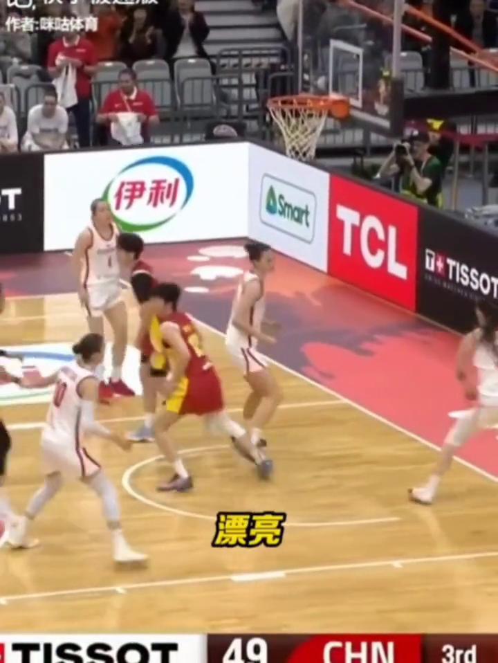 王思雨关键时刻连得7分，中国女篮84-74战胜捷克女篮。
2026女篮世界杯资格