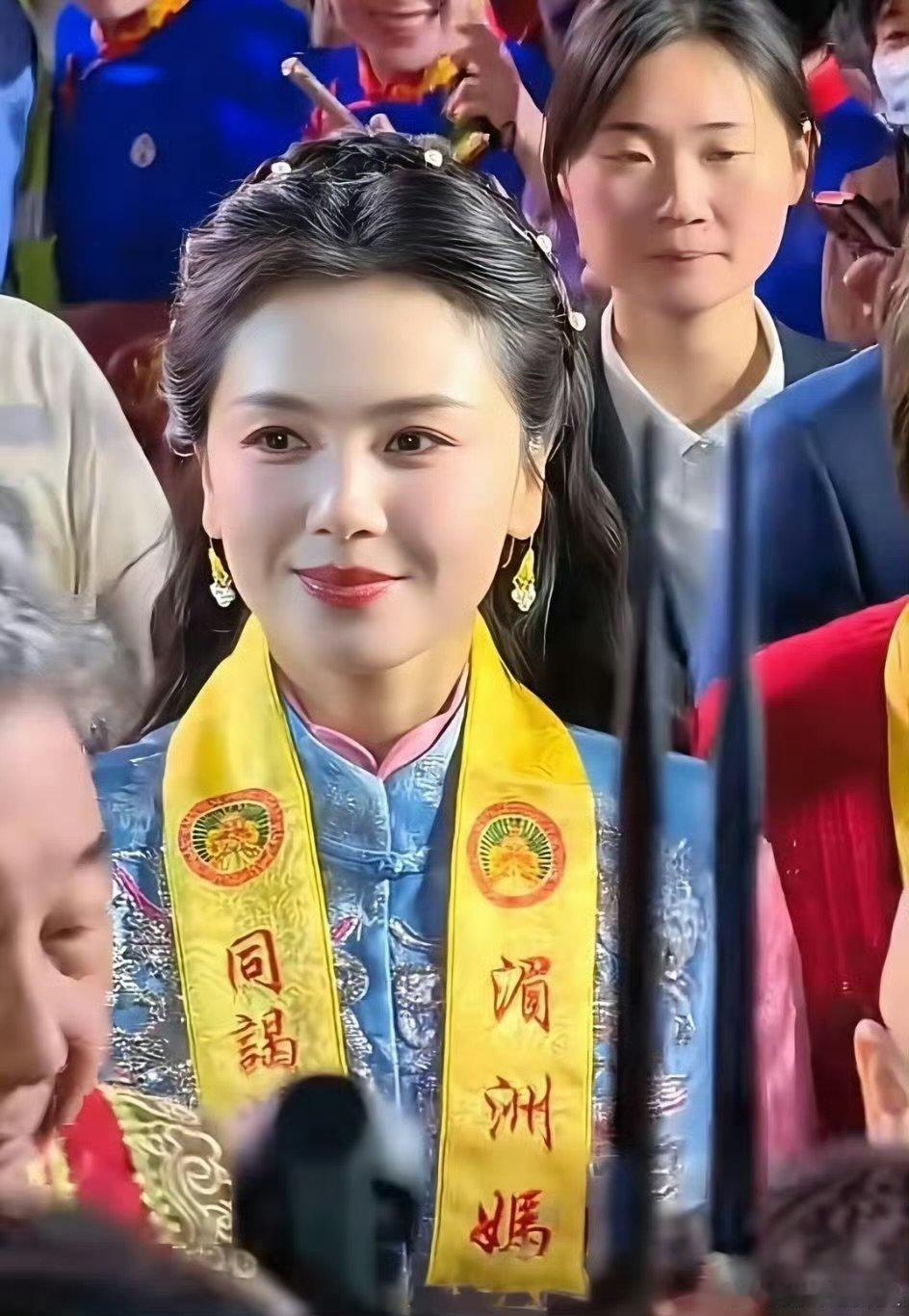 刘涛妈祖诞辰穿满服引争议刘涛穿满服祭奠妈祖 刘涛妈祖诞辰穿满服引争议，怎么看 