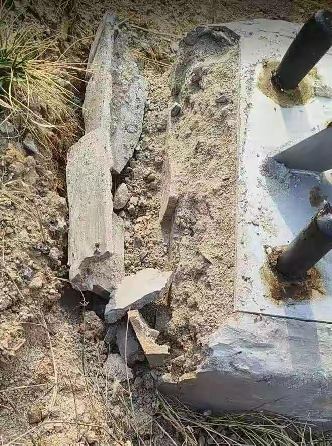 山东3亿北斗工程现离谱问题！监测设备底座一掰就碎，安全红线岂能失守？
 
斥资3
