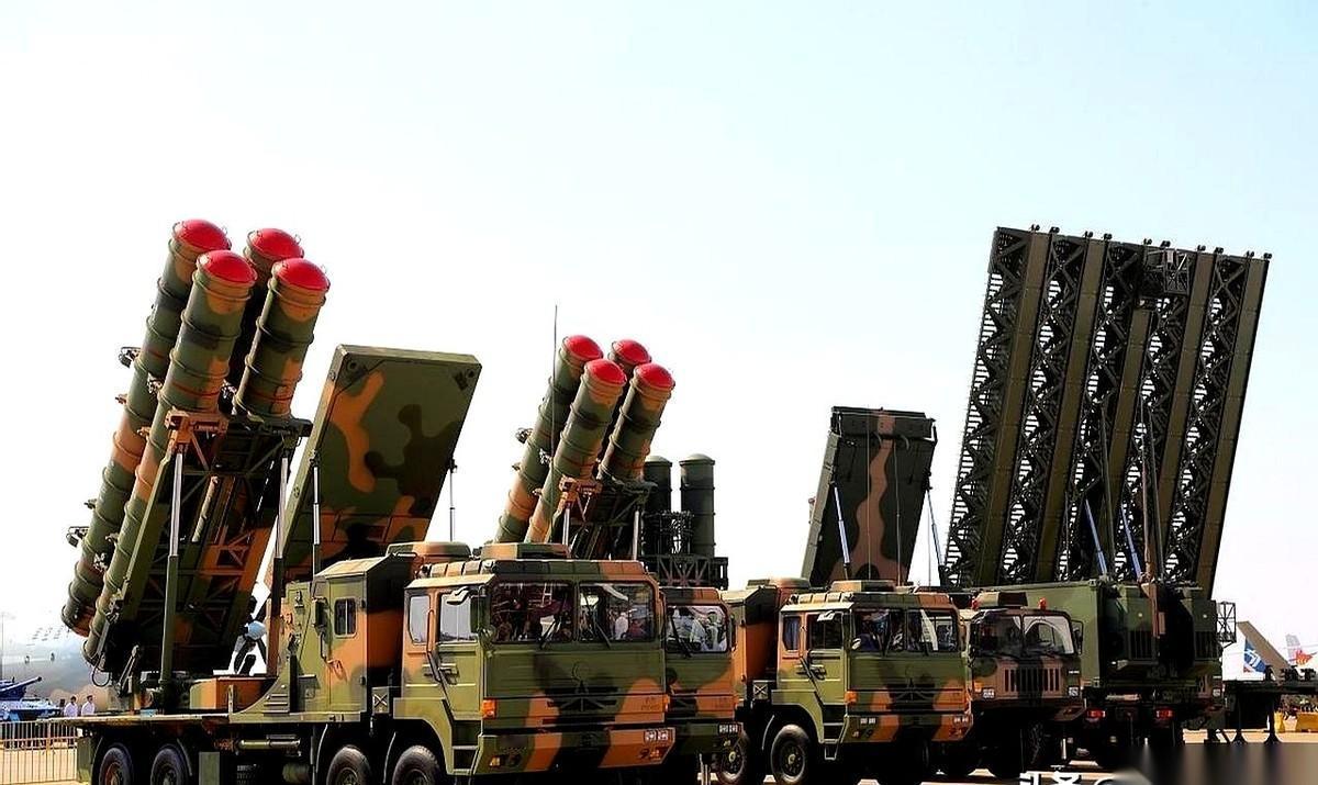 有个说法越来越响：别再琢磨怎么打掉美国那几艘航母了。
真要掀桌子，就得把第一颗炸