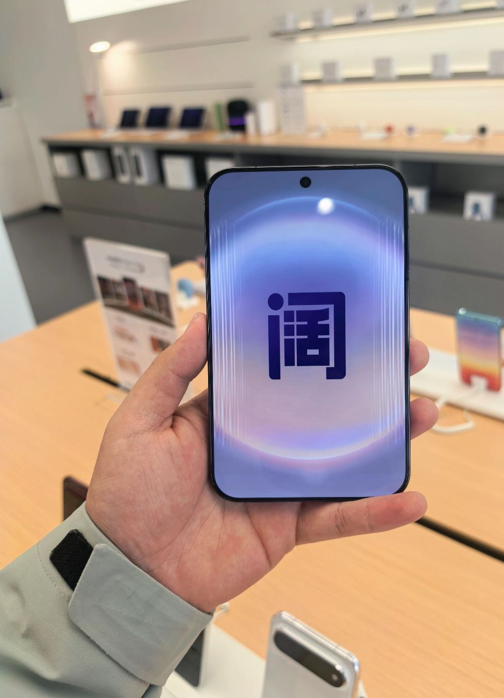 太猛了！iPhone Duo 还没发货，定焦数码曝阔直板销量翻倍华为阔直板机型供