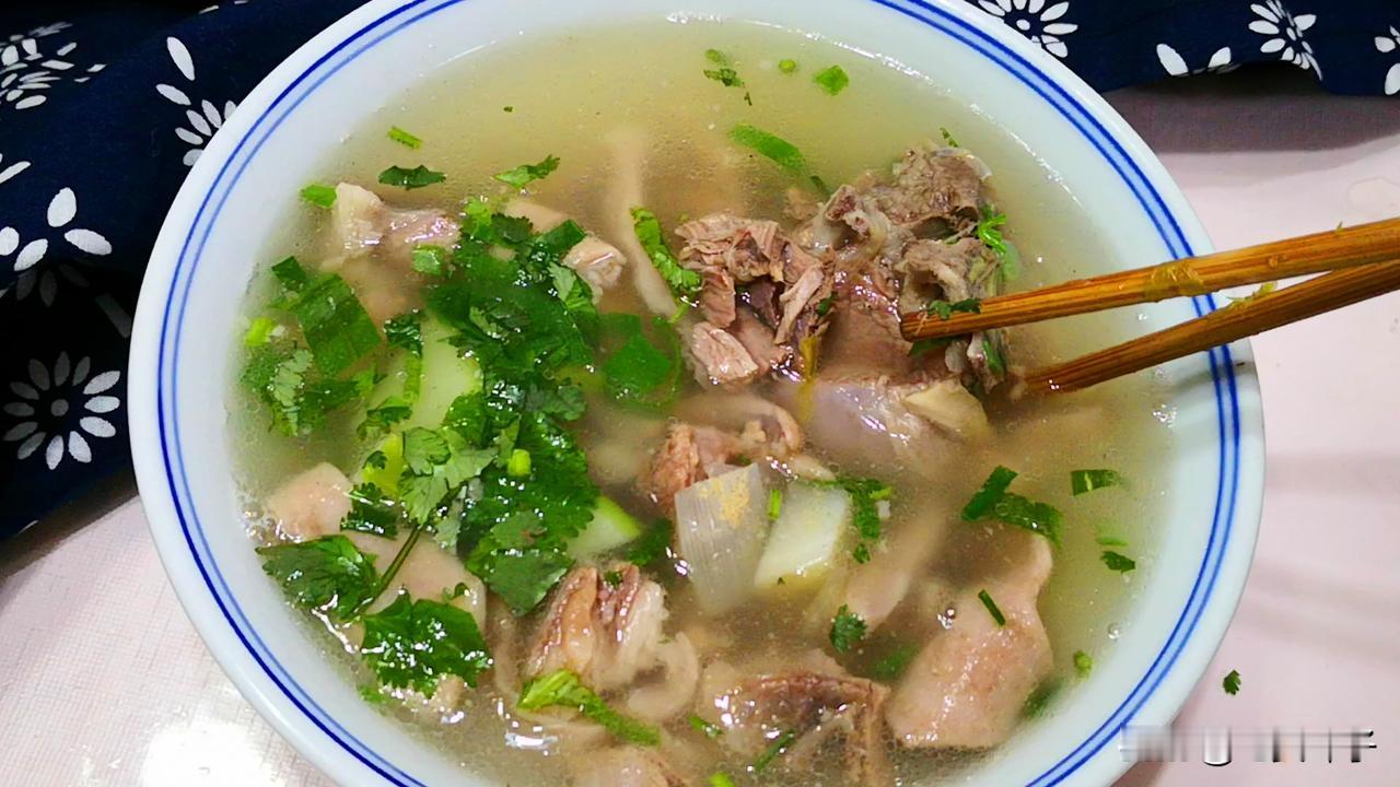 【明日大暑吃什么？别忘了给家人做这道汤，滋补不上火，全家顺利度苦夏！】
俗话说得