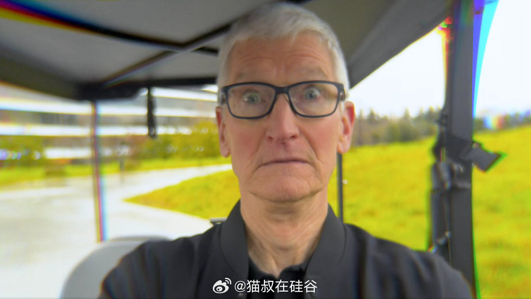 苹果折叠iPhone上演了一场“一日过山车”式的短暂风波。今早，日经亚洲爆料称，