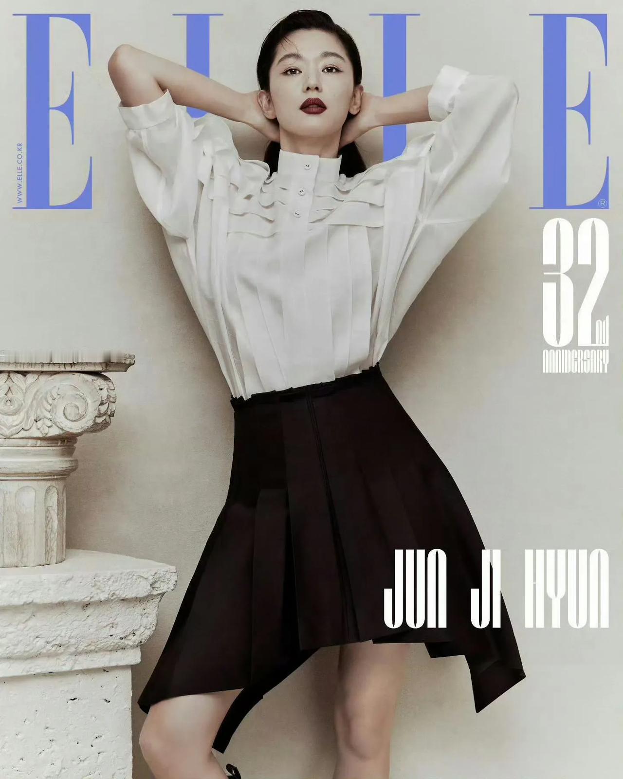 全智贤  ELLE KOREA 11月刊封面画报，把LV穿得好看就是本事，红唇背
