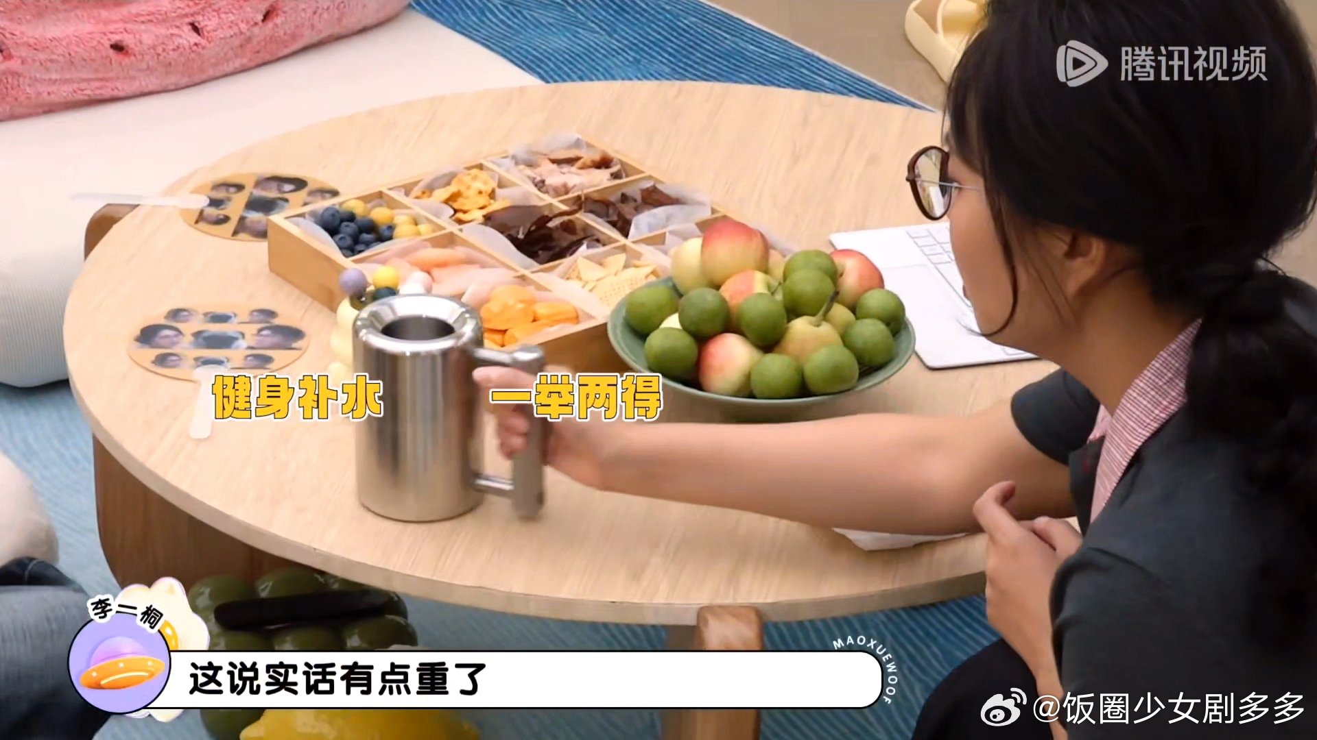 李一桐用8公斤水杯喝水李一桐哑铃水杯好自律的女明星啊 ​​​