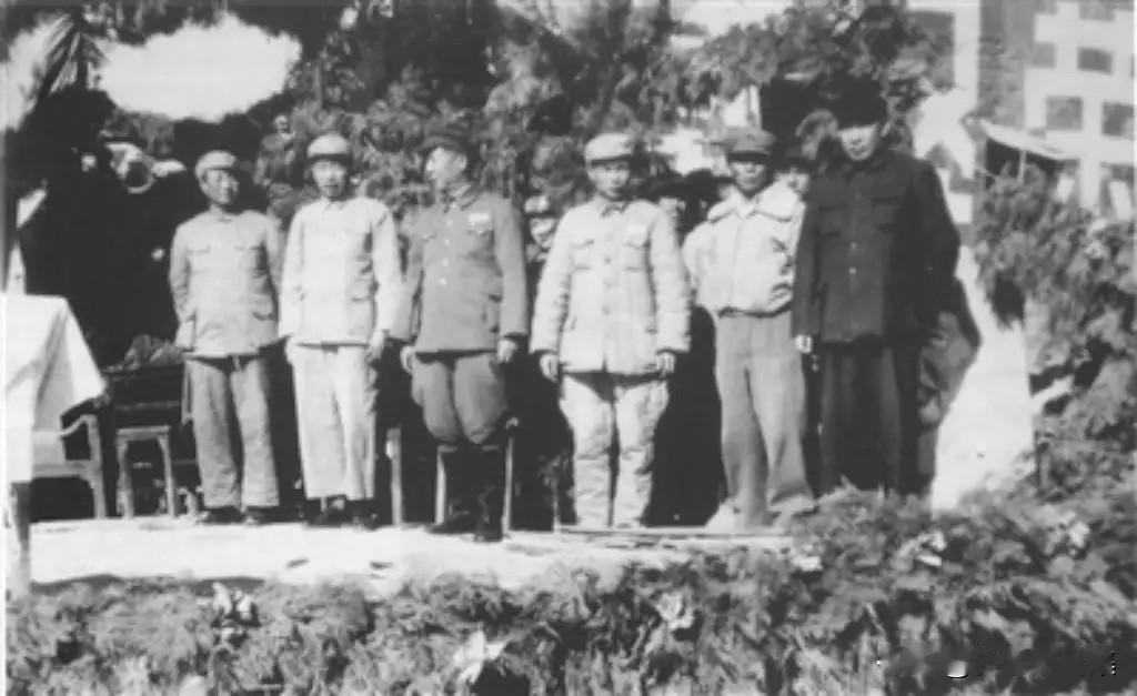1949年底至1950年初，随着全国解放战争的不断胜利，人民解放军向大西南进军。