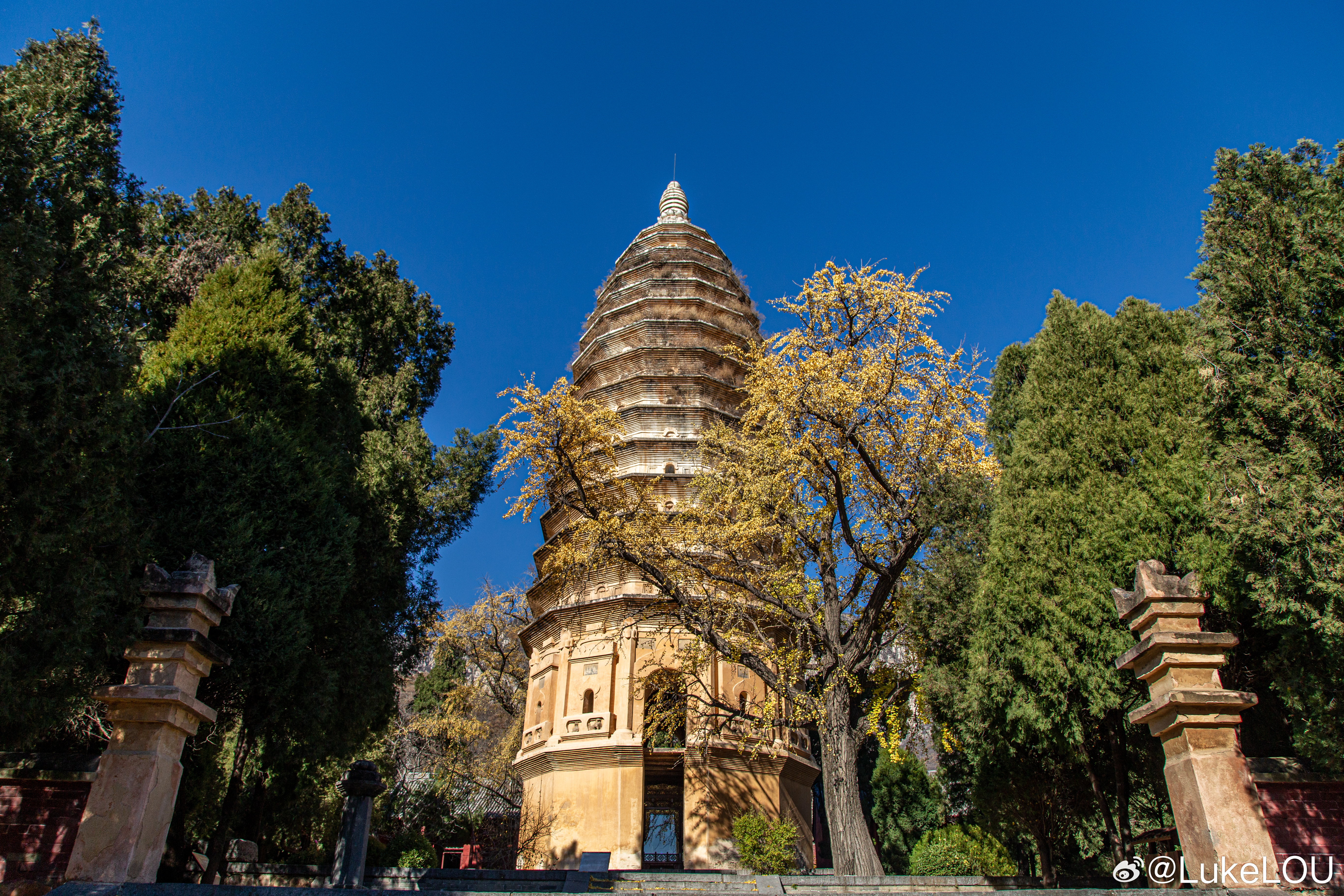 登封历朝历代的塔实在是太多了，多到几乎每去一个地方，回来都会发现自己遗漏了一些看