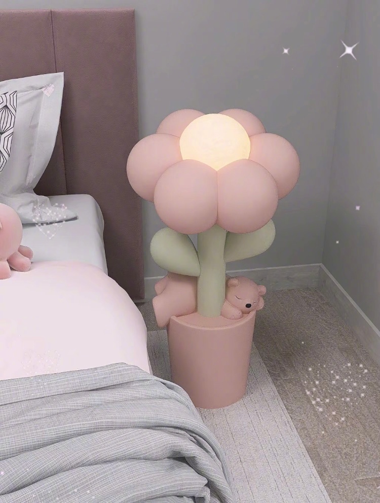 浪漫满屋💓 有被落地灯美到～梦中情灯了 一拍即亮的花心灯🌸拉满氛围 开不开灯