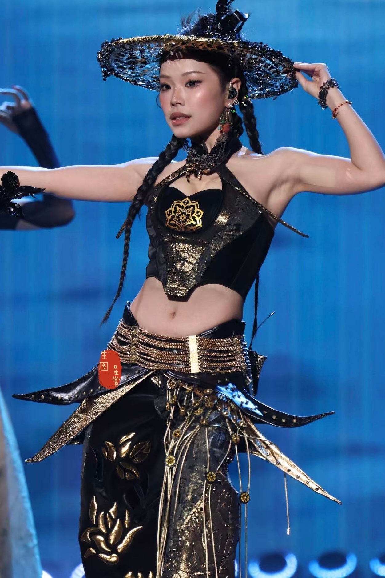 万妮达抖音华彩传承晚会出图古风妆造秀出个性美