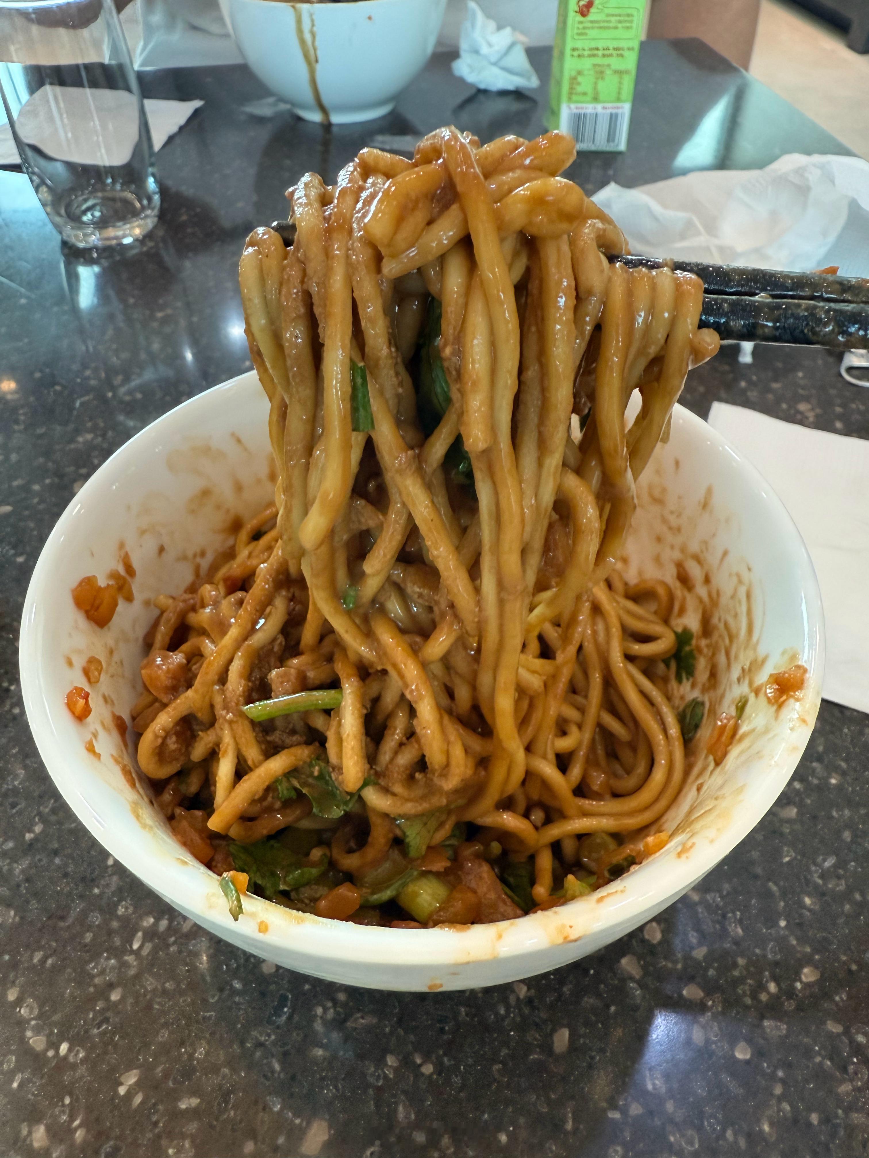 来武汉还是得吃一碗热干面  ​​​