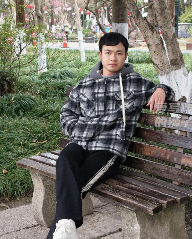 浙江一男子去年北大录取书都到手了，结果直接不去。全家100个反对，他偏退回去复读
