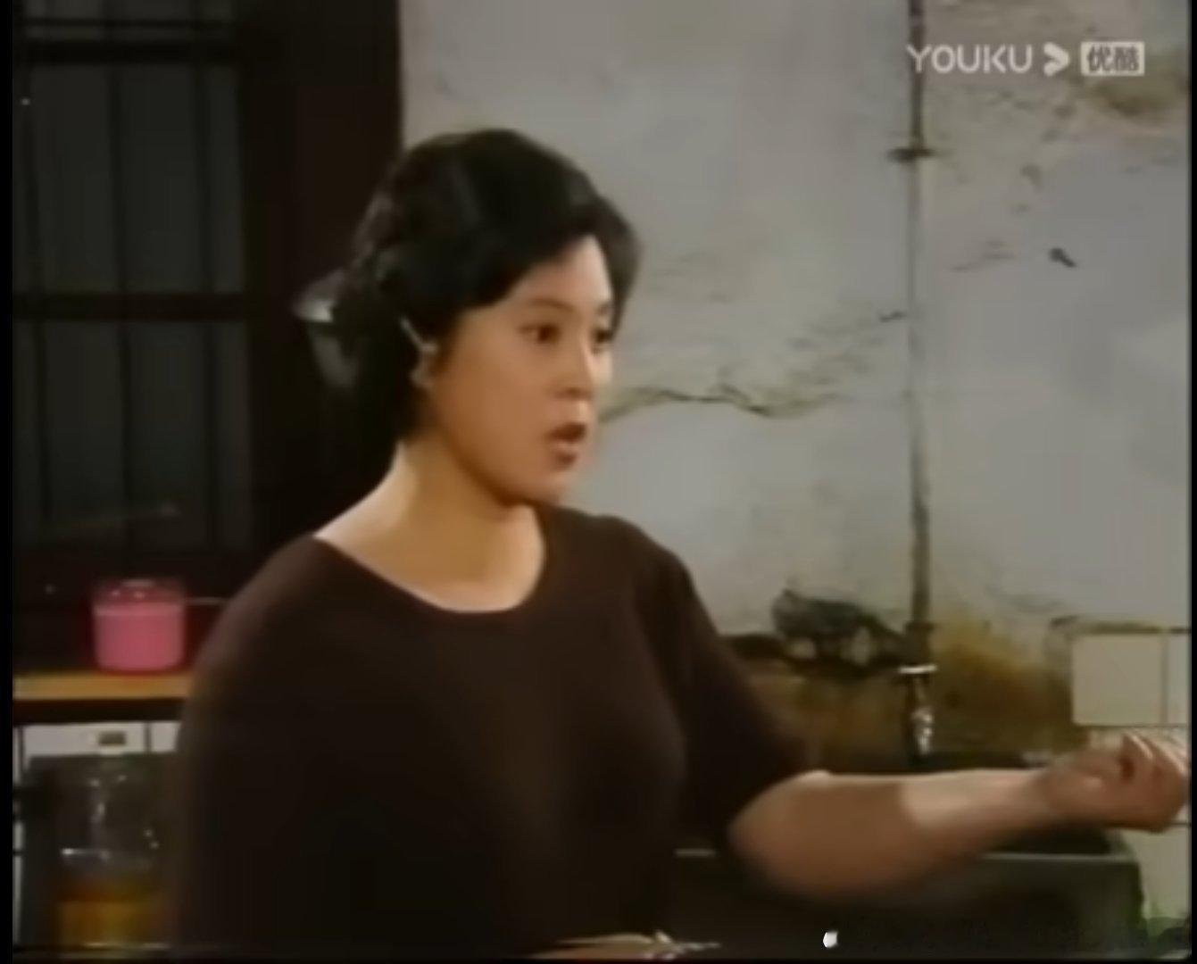 哔站上面有人发了九十年代上海的一个电视剧《重返石库门》，上海弄堂家长里短题材，王