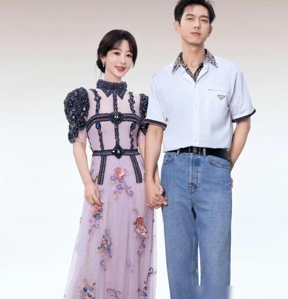 张一山发文恭祝杨紫得奖，我不意外

牛骏峰发文祝福杨紫，我也不惊奇

但我真的实