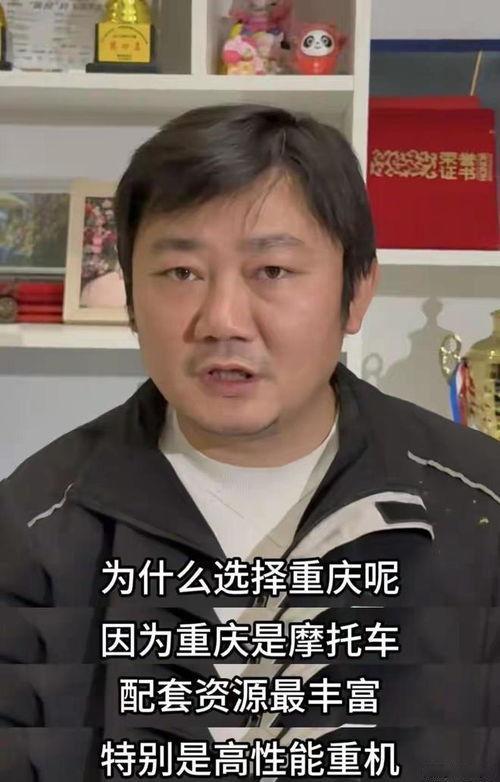 以热爱为动力：张雪因热爱摩托车，将其作为终身事业，不为短期利益动摇。年轻创业者应