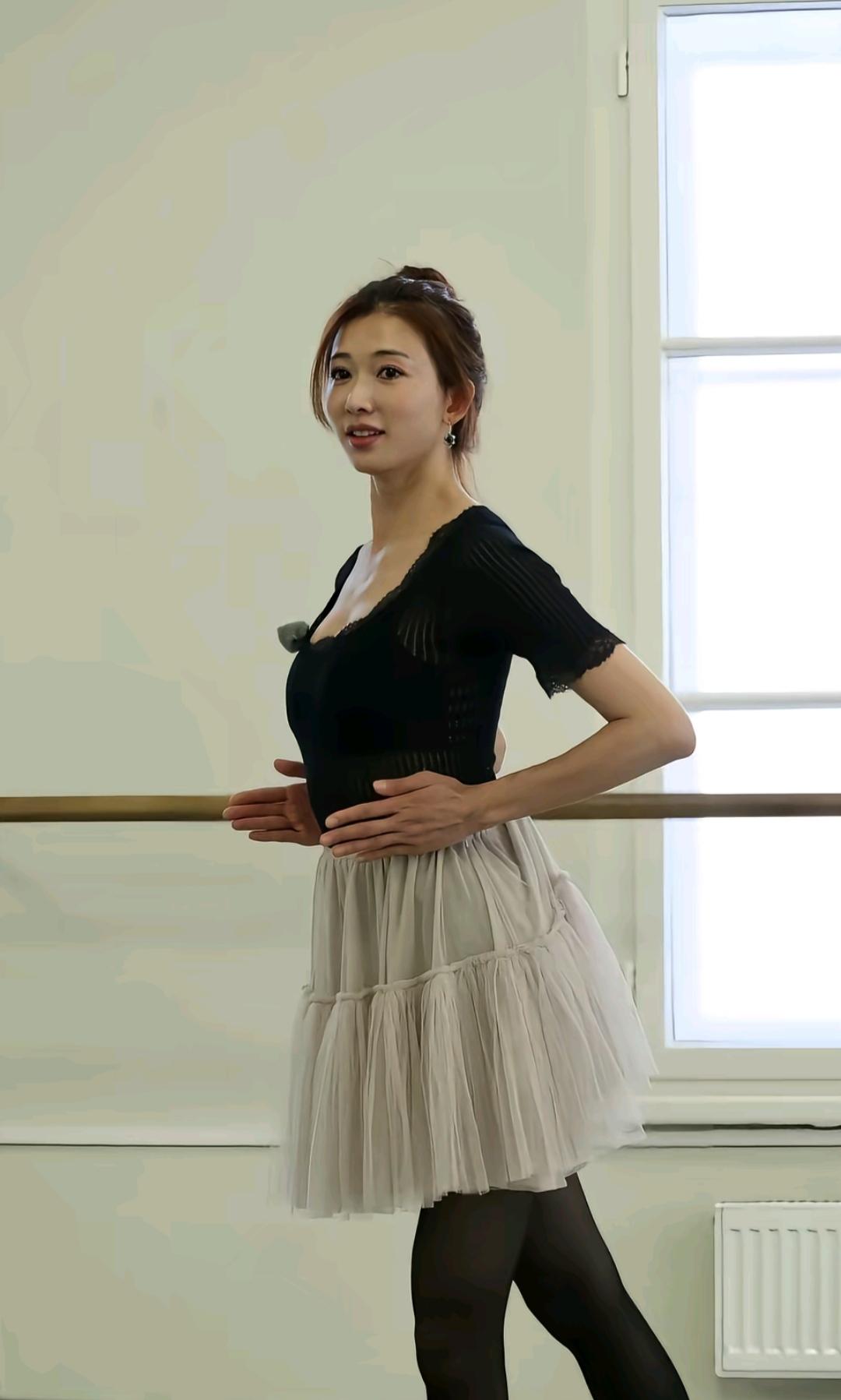 林志玲要跑马拉松，
想想都觉得兴奋，
这次她要去香港，
跑搜狐新闻马拉松。

同