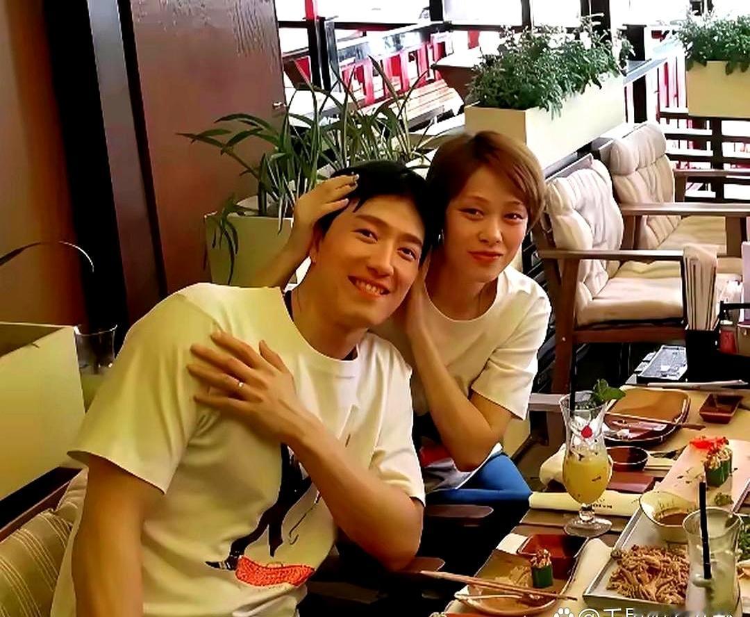 刘翔现在过得挺松弛，这事儿其实一点都不意外。
外界一直在说，他和妻子吴莎选择不要