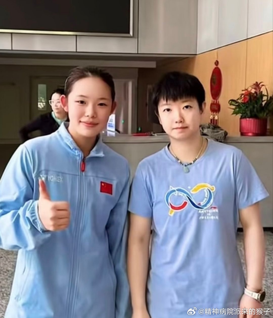 国羽青年队的张佳晗和孙颖莎的合影📷🏸🏓 