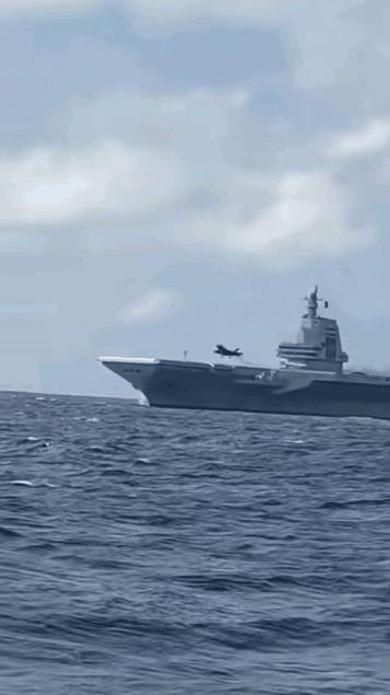 这个画面要是被“大殖子”看到，他们又得喷了：快看，歼-35降落福建号甲板时失败了