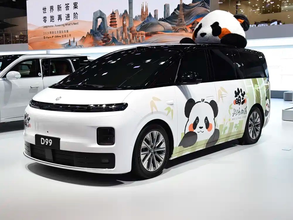 零跑D99（全新家用六座MPV）5–6月热度飙升的全新MPV，填补20万级增程/