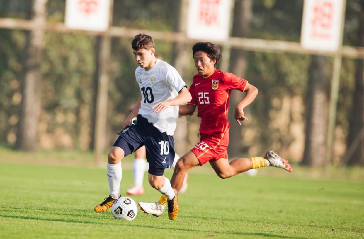 中国U15国少暂时0-2落后俄罗斯U15国少 #国足18强赛##中超联赛##国足