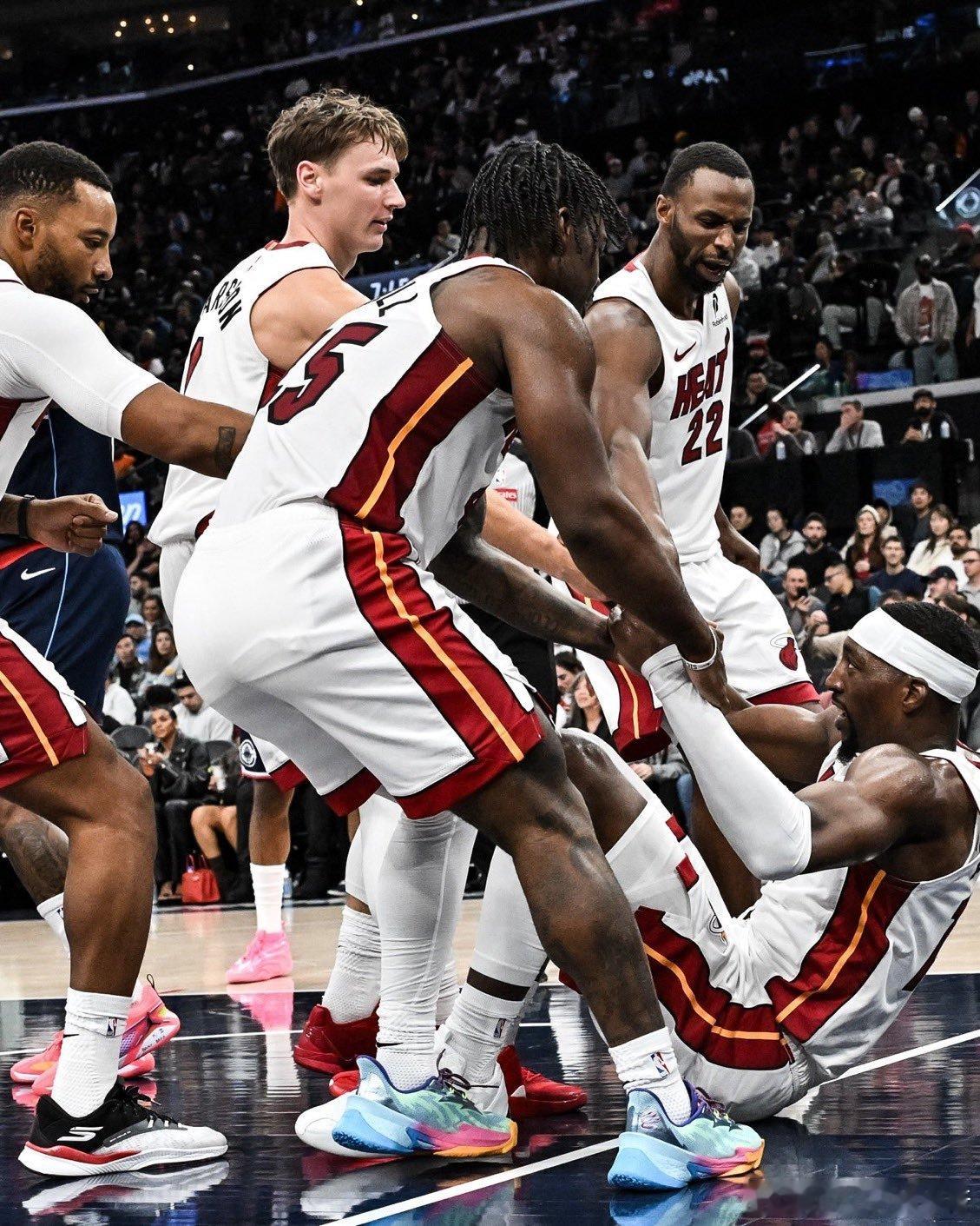 早啊[拳头][拳头][拳头]迈阿密热火[超话]安德鲁维金斯[超话] ​​​