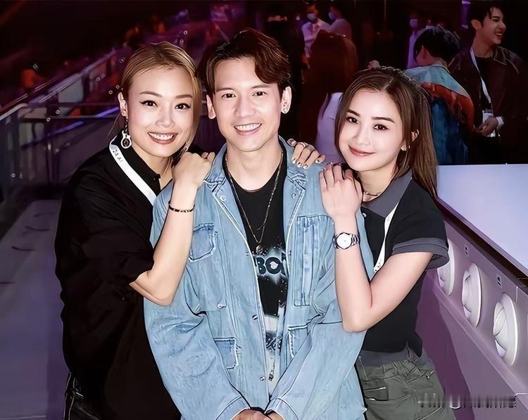 网上有条热评特扎心：
“这么有钱，谈着恋爱不好吗？
又不是没结过婚。”

说得真