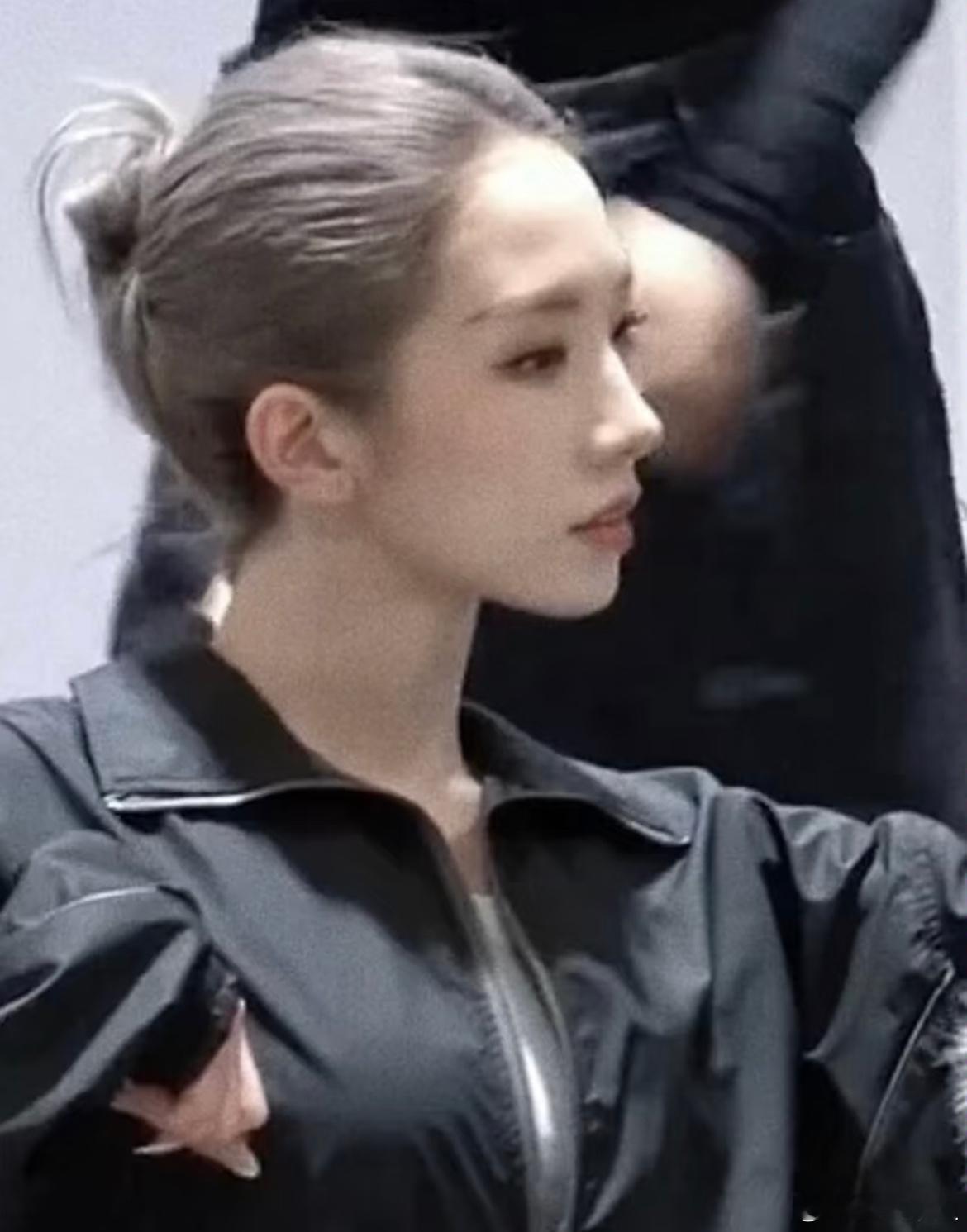 孟美岐这张…眉骨长得好好！ ​​​