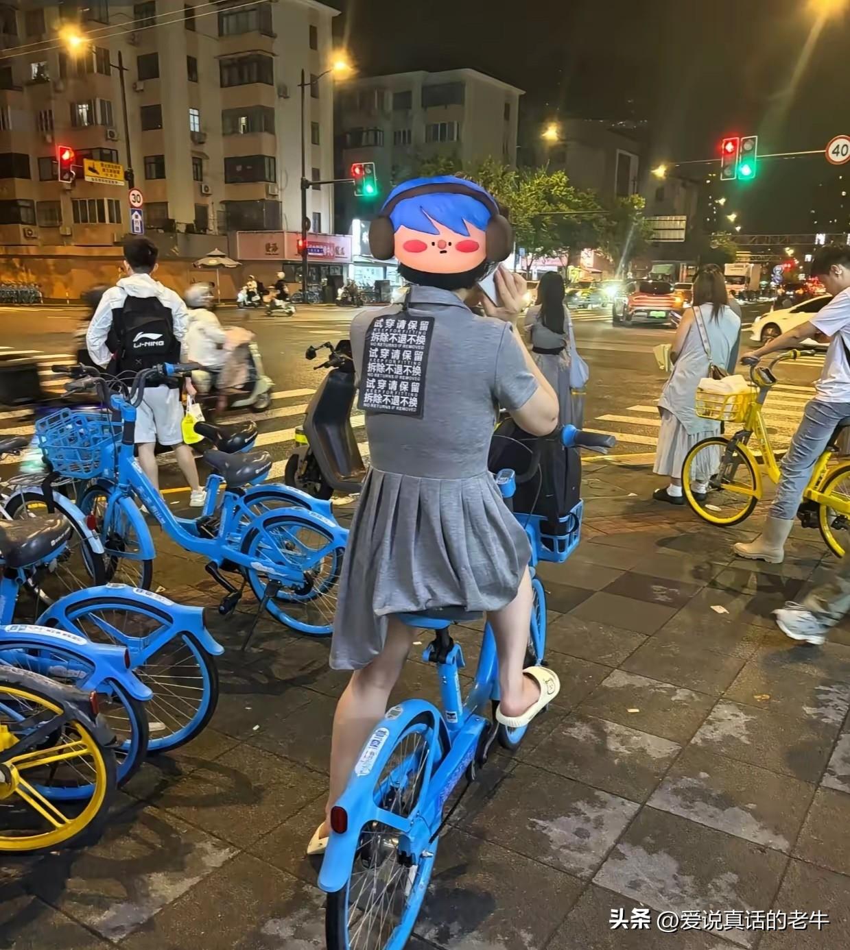 事实证明，千防万防也兜不住某些女人素质下滑的底线，女装被蹭穿似乎成了世纪难题，吊