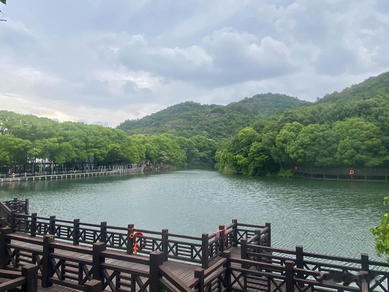 难怪乾隆要将它题为“龙池”，门票也是高得离谱，竟然要60元[笑哭][笑哭][笑哭