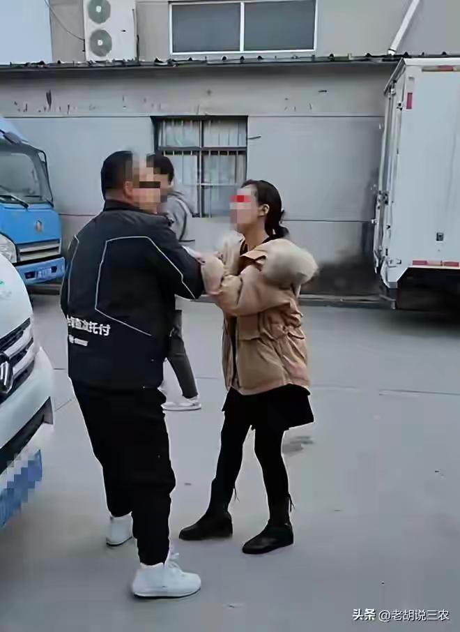 青海西宁百货公司惊现“逼婚”闹剧：出轨男一句“玩玩而已”，撕开多少婚外情遮羞布下