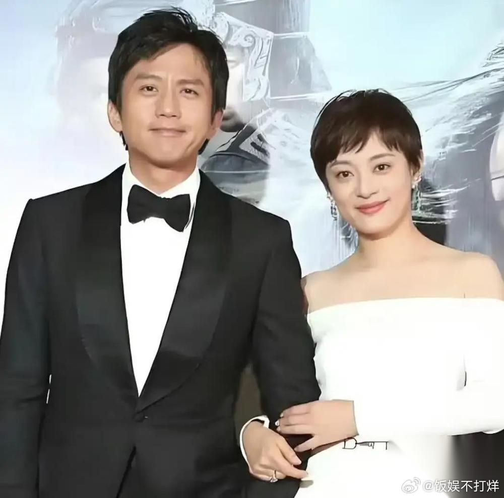 邓超在电影《影》里，一人分饰两角。 一个叫境州，一个叫子虞。 为了演境州，他先用