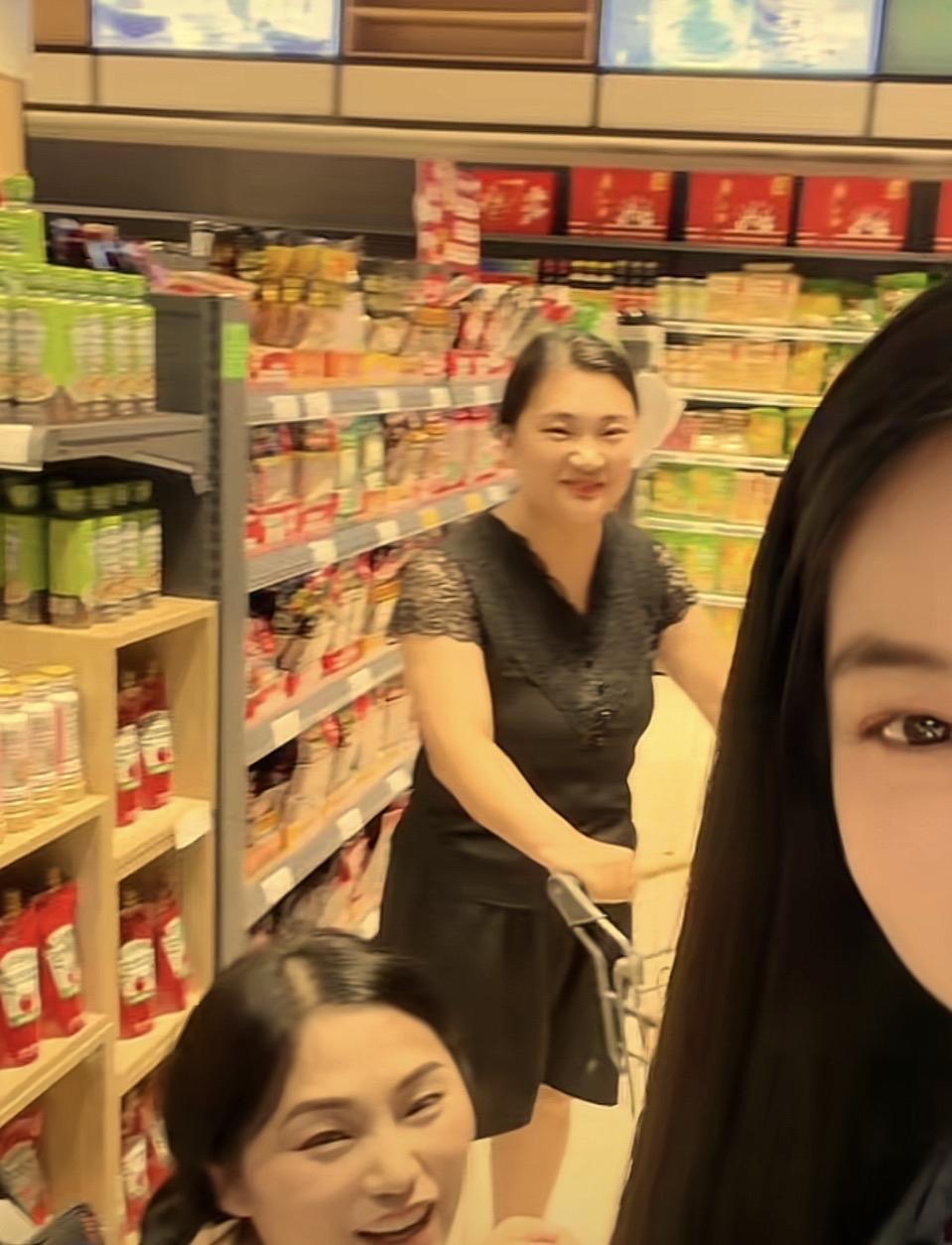 小杨进去了，杨卓龙进去了，石头在山东菏泽单县的《山东小石头商贸有限公司》：山东省