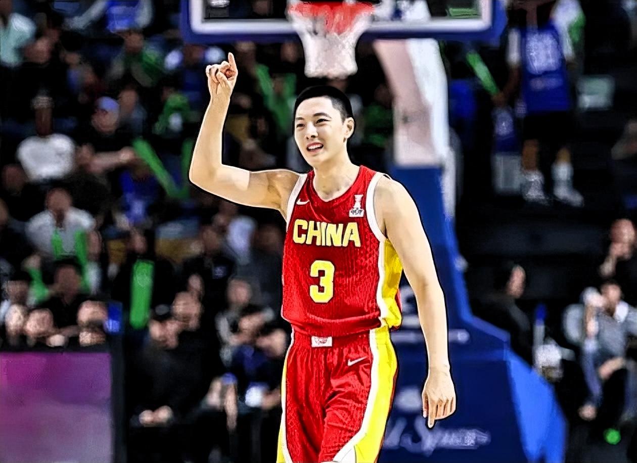 胡明轩是来搞笑的吧！

中国男篮77-49大胜委内瑞拉男篮，胡明轩出战23分钟仅