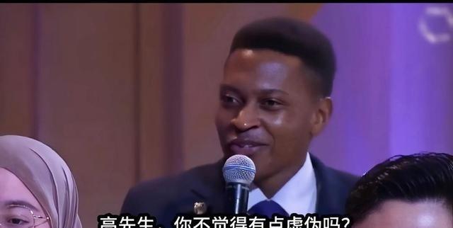 “中国难道不虚伪？”一非洲留学生在节目曾逼问，中国太虚伪，就帮我们国家建了座议会