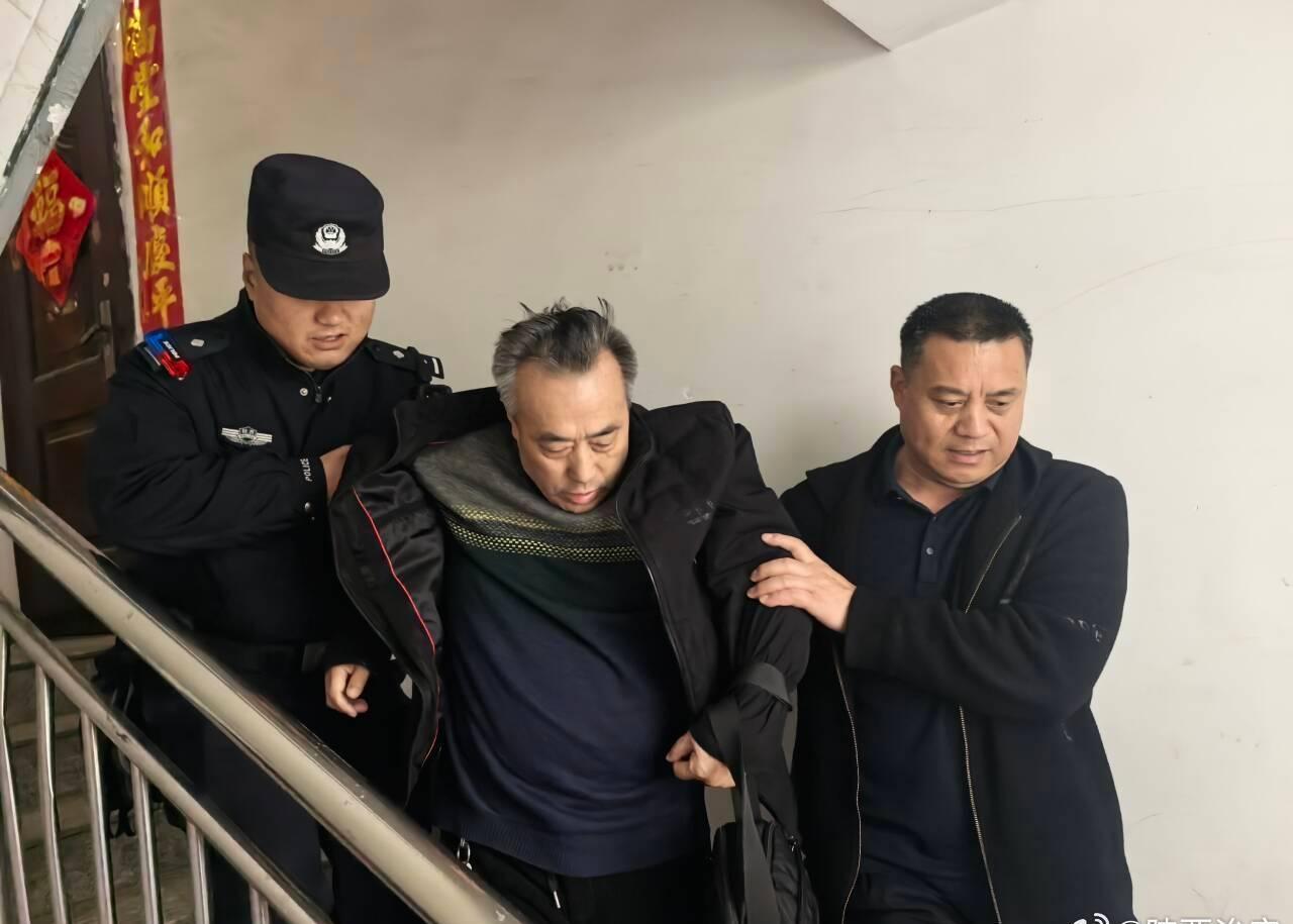 【老人突发重病 民警紧急救助】2026年3月25日，辖区一名老人突发重病，情况危