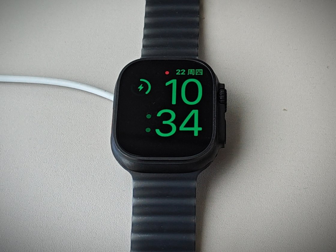 国行的Apple Watch没有快充，充电真的慢到离谱，昨晚忘记充电，早上9%，