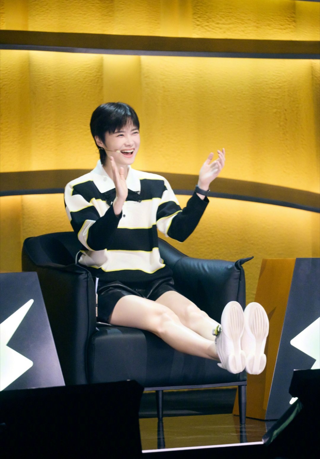 李宇春妈妈把李宇春易拉宝拿回家，哈哈哈哈我宣布春春妈妈是饭圈第一人 ​​​