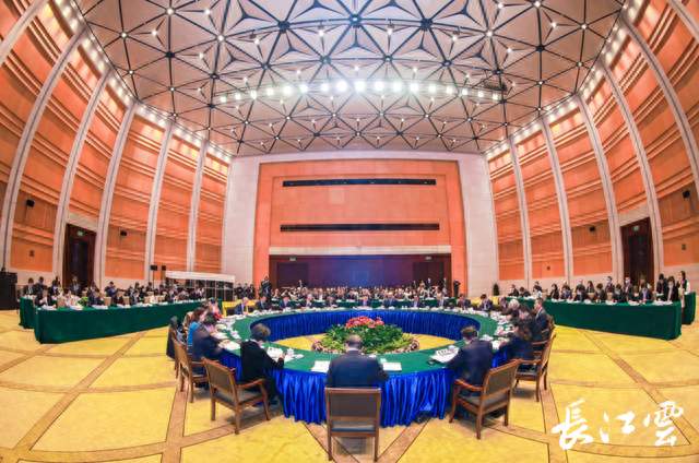 95.7%跌到45.4%!AI几秒干完的活,你还交钱吗?商协会饭碗悬了
