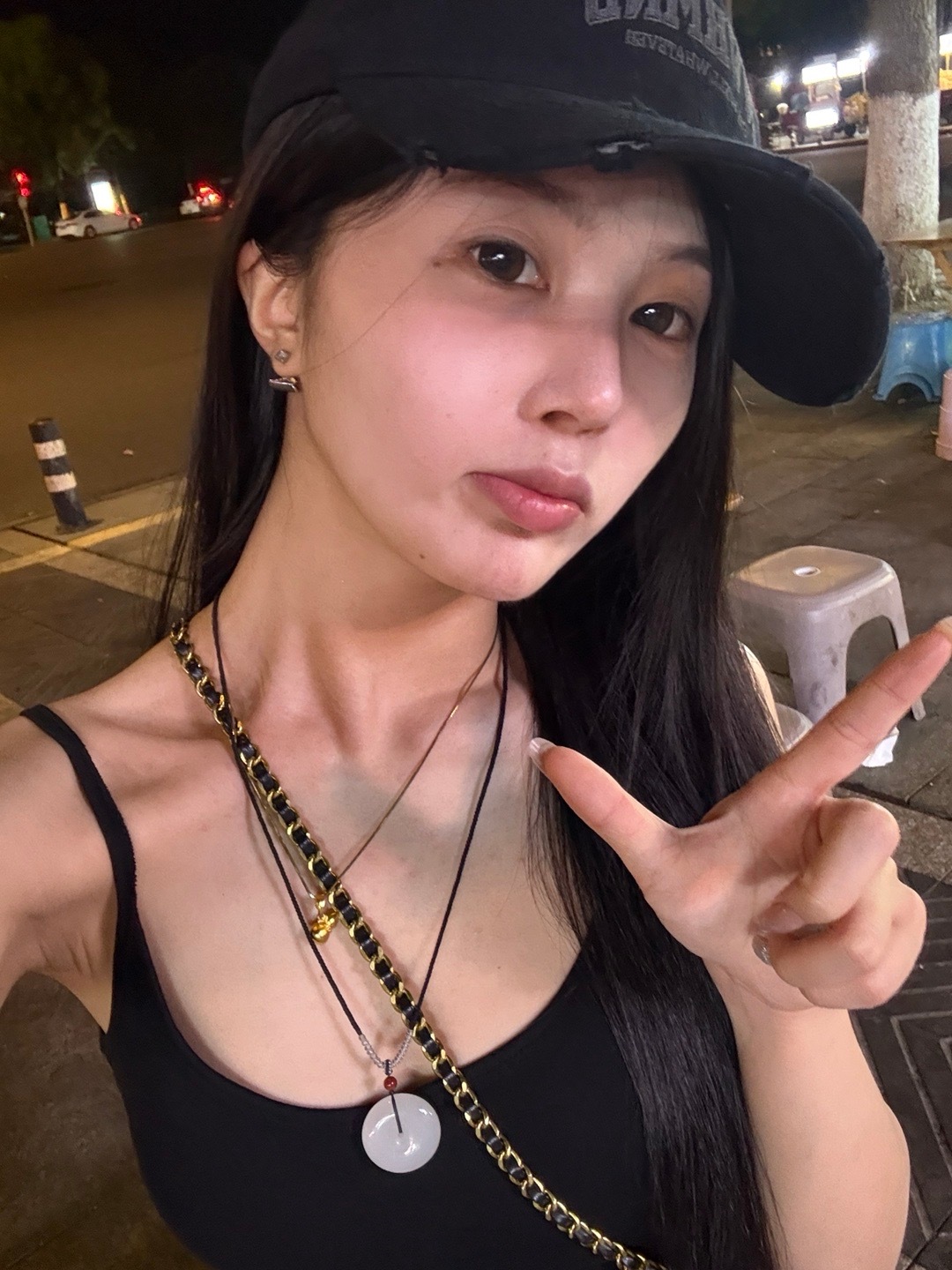 深夜树洞崩溃到极致真的连流泪都觉得奢侈。头一次见人心如此势利，每天都想当一个男生