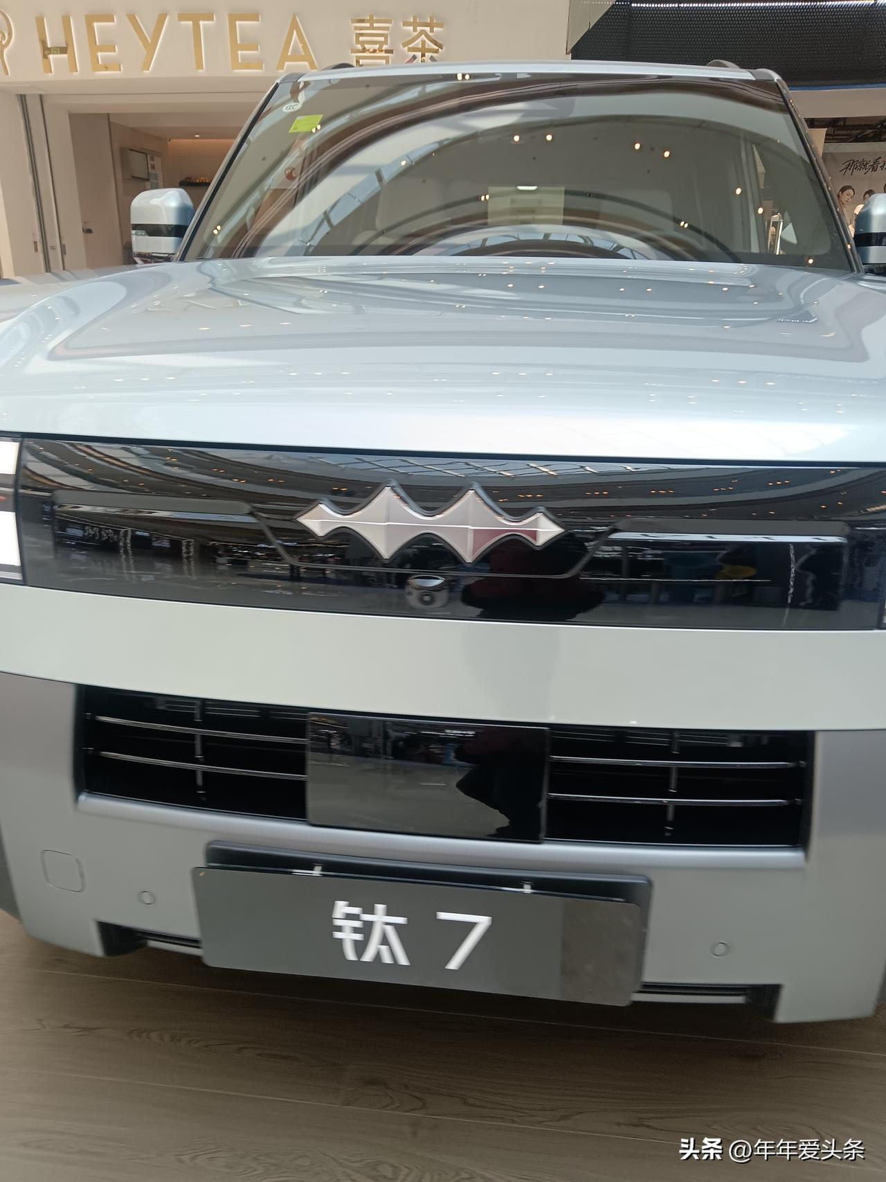 一辆车，一段路，一种心情。早高峰不慌不忙，晚归途安安静静。关上车门，是属于自己的