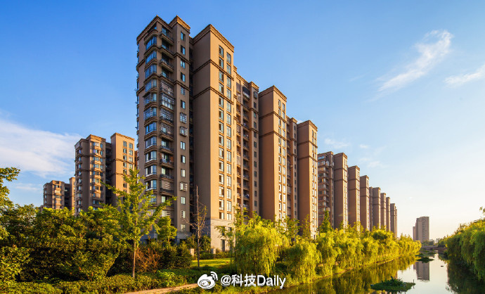 说实在的高层体验真的不好，还是六层楼最舒服，可电梯可楼梯。男子住40层因每天等电